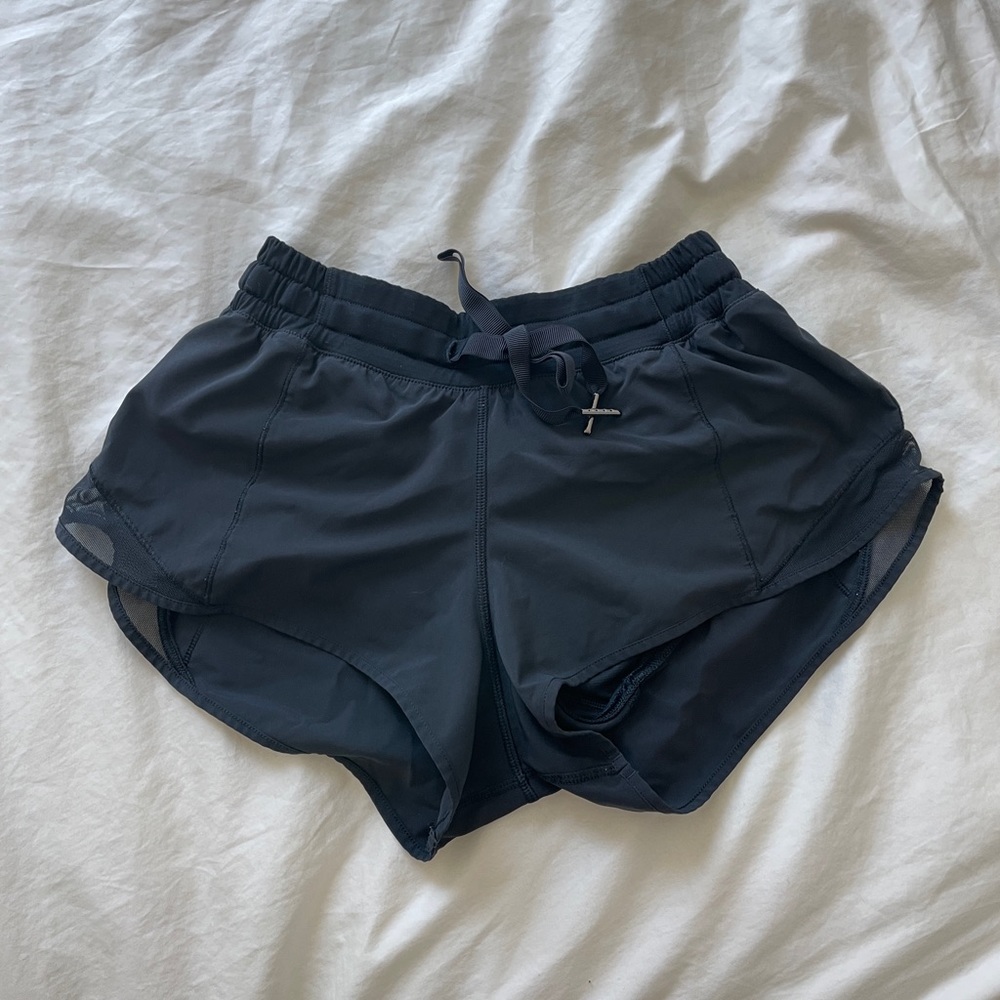 lululemon athletica low-rise lined short 2.5”